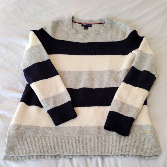 Tommy Hilfiger Striped Men's Crewneck Long Sleeve Tee Shirt Medium - Picture 1 of 7